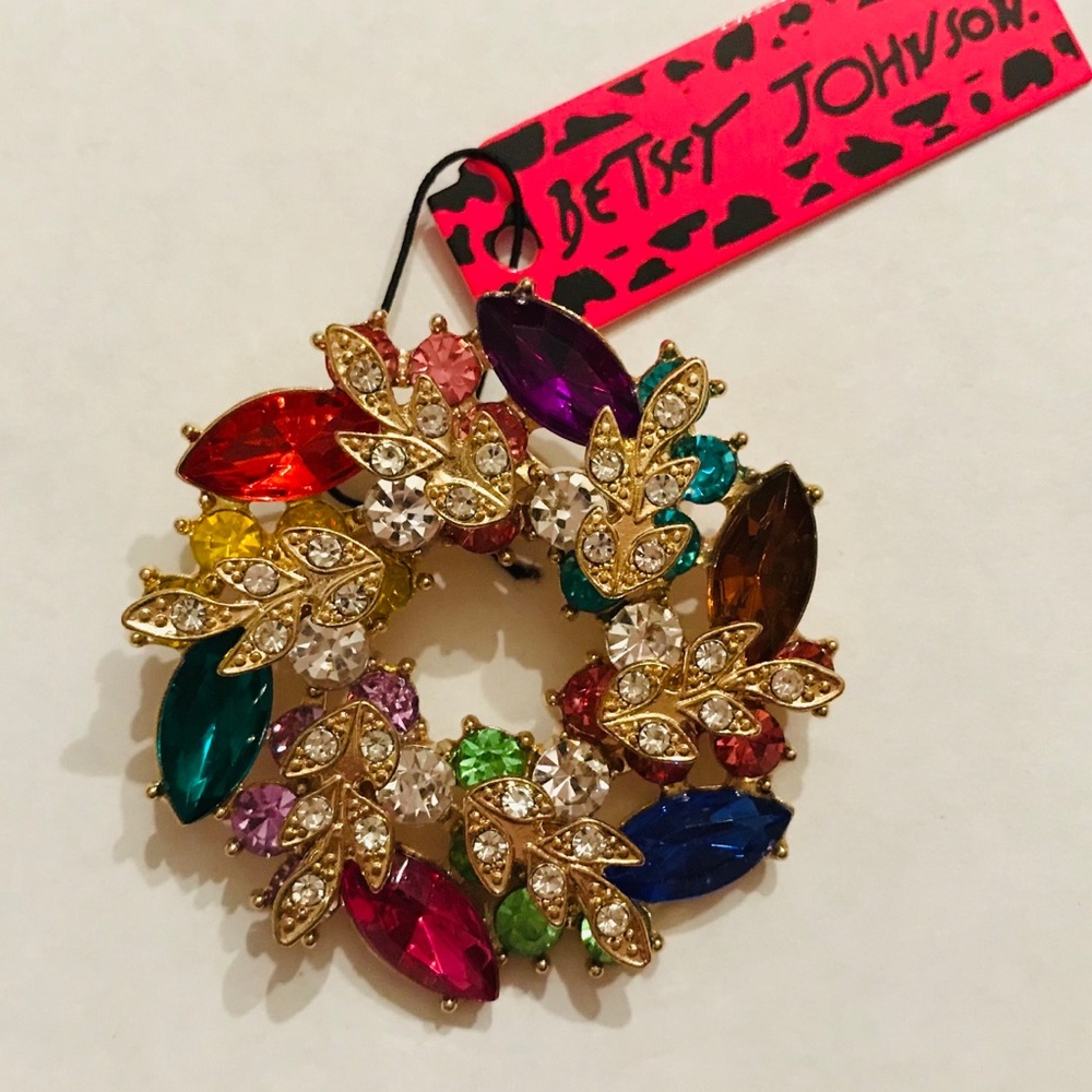 Beautiful wreath brooch